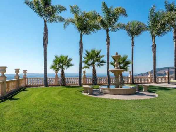 Sonoma Luxury Vacation Rental Pool Home with Five Bedrooms