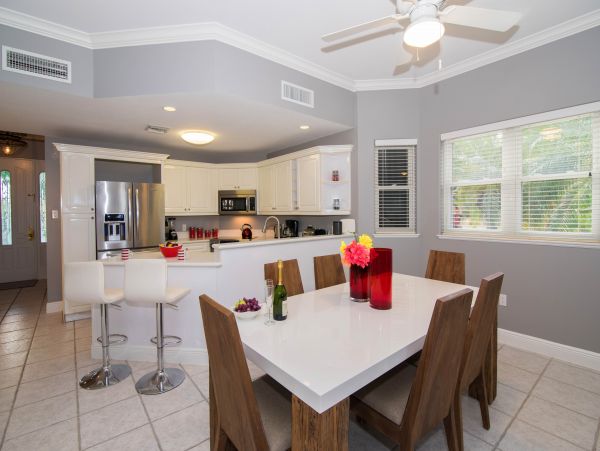 Cayman Islands Three Bedroom Condo Sleeps 6