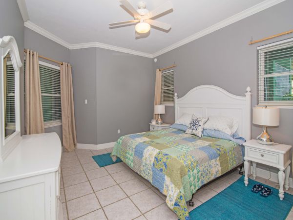 Cayman Islands Three Bedroom Condo Sleeps 6