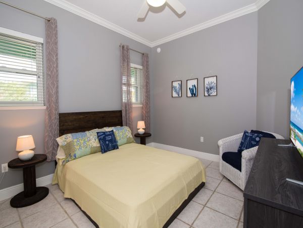 Cayman Islands Three Bedroom Condo Sleeps 6