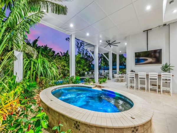 Siesta Key 8 Bedrooms Beach Views Home Sleeps 19 Guests