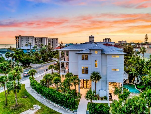 Siesta Key 8 Bedrooms Beach Views Home Sleeps 19 Guests