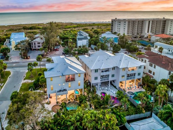 Siesta Key 8 Bedrooms Beach Views Home Sleeps 19 Guests
