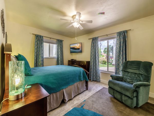 Four Bedroom Canal Front Rental Home in Cape Coral
