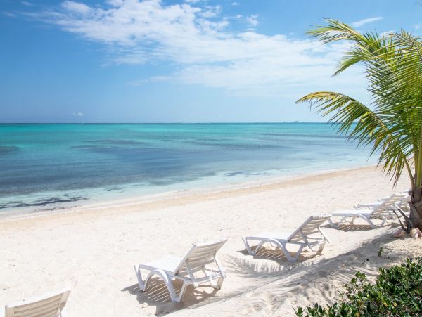 Beautiful Two Bedroom Villa Right on the Beach with Plunge Pool