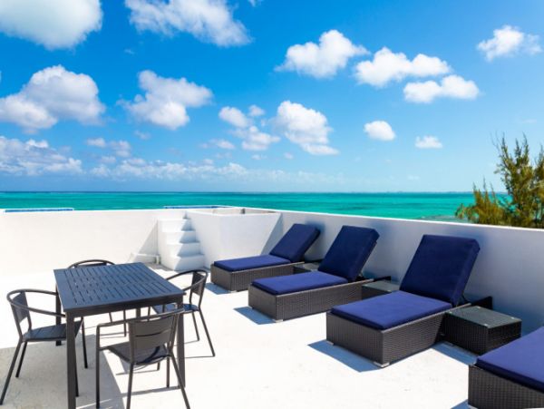 Beautiful Two Bedroom Villa Right on the Beach with Plunge Pool