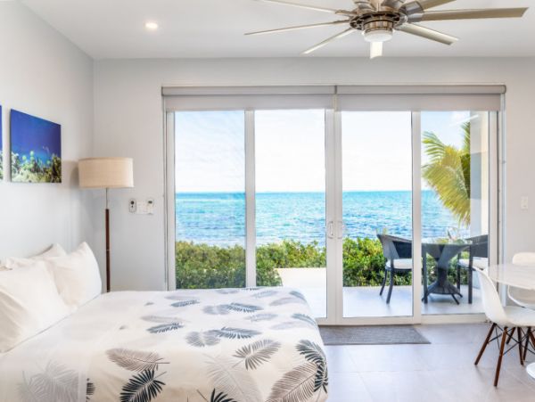 Beautiful Two Bedroom Villa Right on the Beach with Plunge Pool