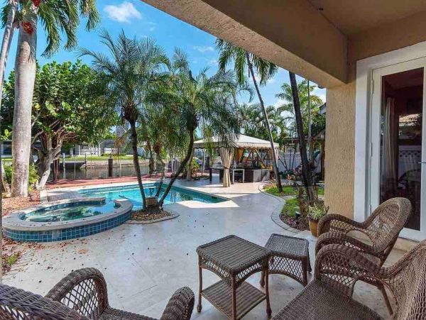 Luxury Lauderdale Isles Waterfront Home – Heated Pool, Dock, & Family Amenities