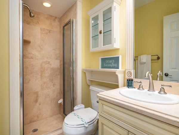 Luxury Lauderdale Isles Waterfront Home – Heated Pool, Dock, & Family Amenities