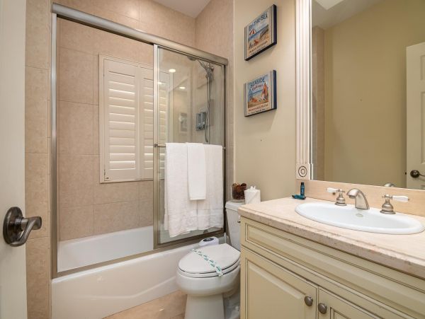 Luxury Lauderdale Isles Waterfront Home – Heated Pool, Dock, & Family Amenities