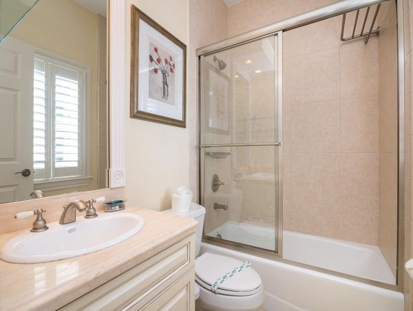 Luxury Lauderdale Isles Waterfront Home – Heated Pool, Dock, & Family Amenities