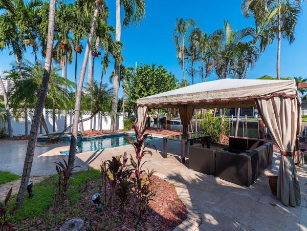 Luxury Lauderdale Isles Waterfront Home – Heated Pool, Dock, & Family Amenities
