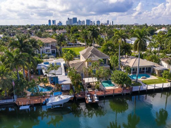 Luxury Lauderdale Isles Waterfront Home – Heated Pool, Dock, & Family Amenities