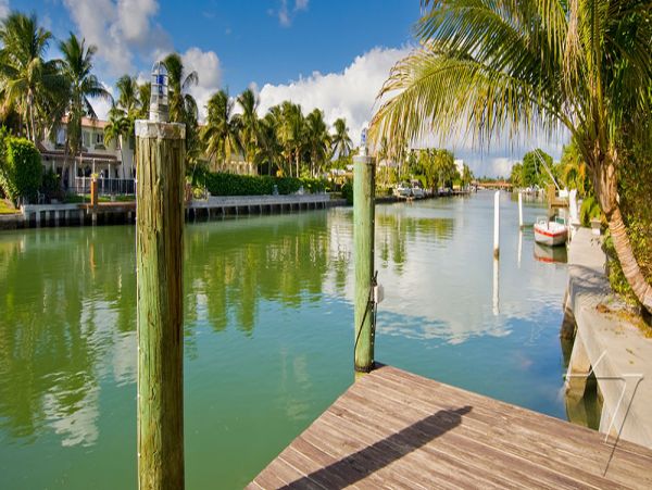 Luxury Miami SIx Bedroom Vacation Villa With Private Pools