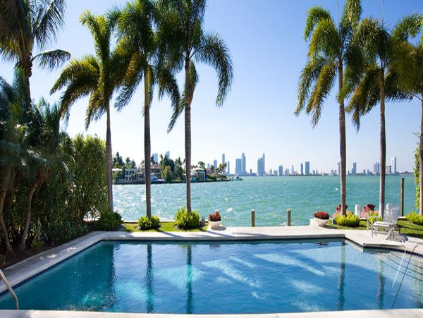 Luxury 4 Bedroom Miami Beach Vacation Rental - Water Front Villa with Pool & Spa
