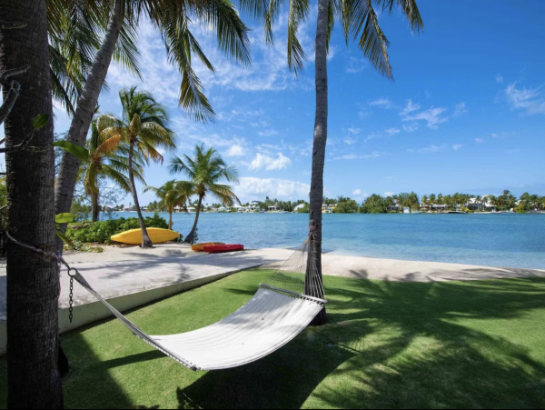 Cayman Island Beachfront Escape Villa Main House & Cottage (option)
