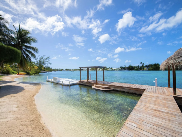 Cayman Island Beachfront Escape Villa Main House & Cottage (option)