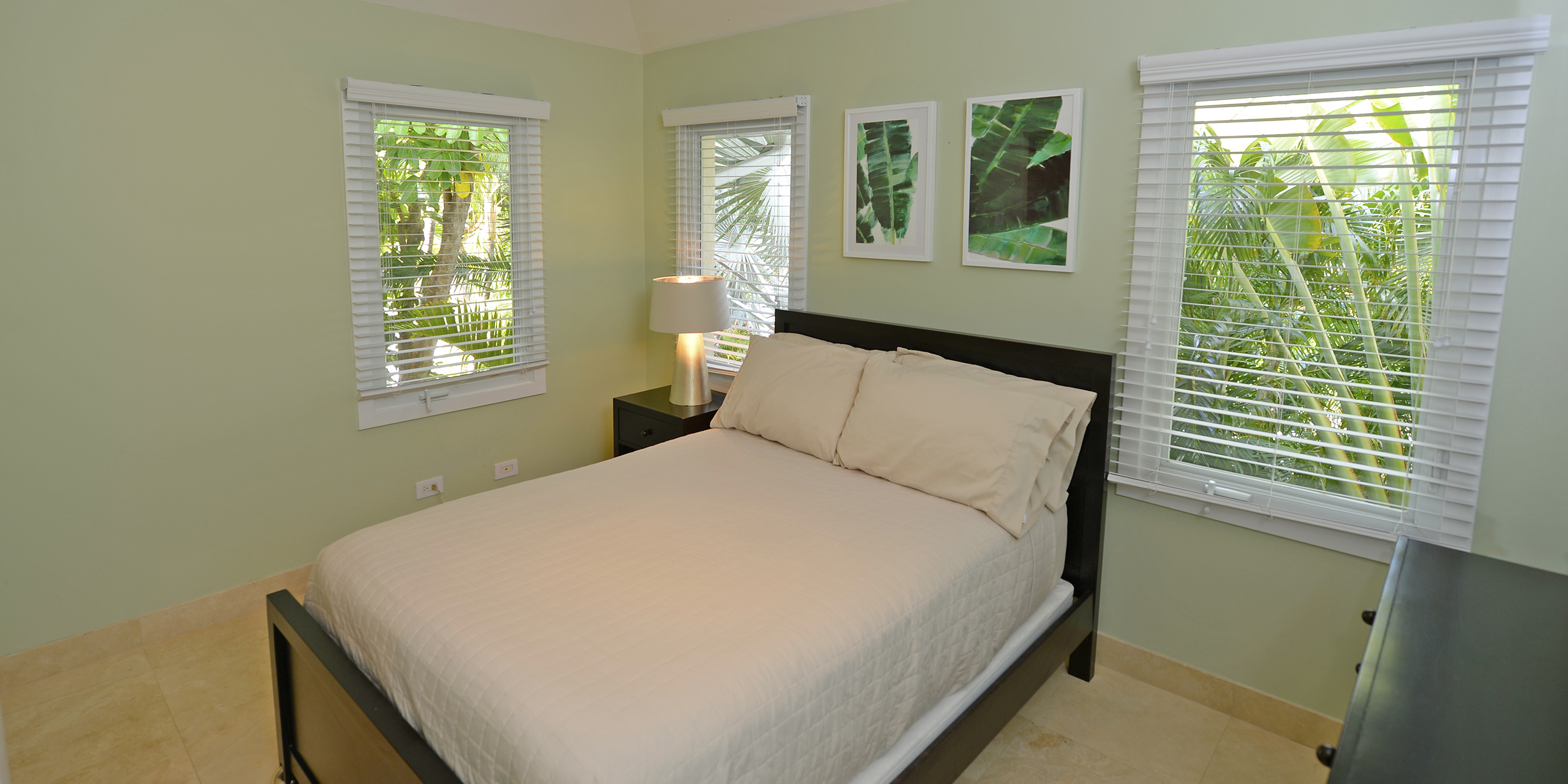 Cayman Island Beachfront Escape Villa Main House & Cottage (option)