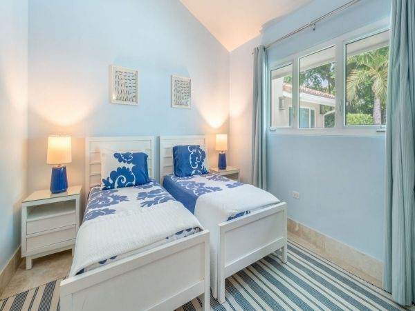 Cayman Island Luxury Living Main House & Cottage 7 Bedroom Paradise in South Sound