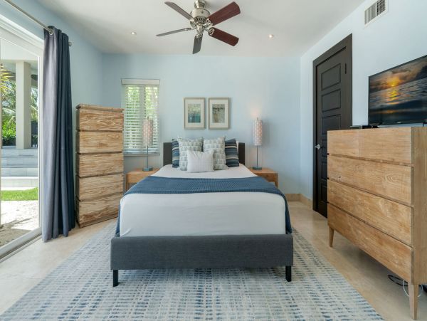 Cayman Island Luxury Living Main House & Cottage 7 Bedroom Paradise in South Sound