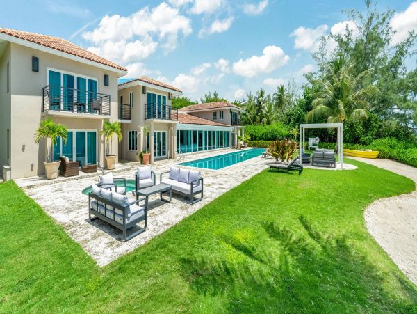 Cayman Island Luxury Living Main House & Cottage 7 Bedroom Paradise in South Sound
