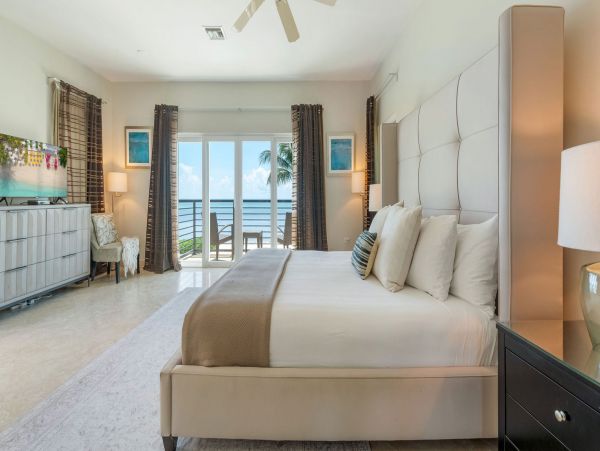 Cayman Island Luxury Living Main House & Cottage 7 Bedroom Paradise in South Sound