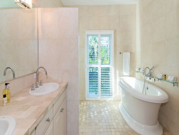 Cayman Island Luxury Living Main House & Cottage 7 Bedroom Paradise in South Sound