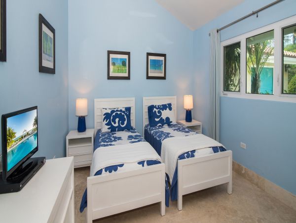 Cayman Island Luxury Living Main House & Cottage 7 Bedroom Paradise in South Sound