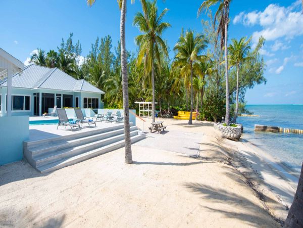 Grandacayman Luury Beachfront Vacation Villa