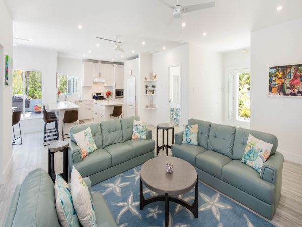 Grandacayman Luury Beachfront Vacation Villa