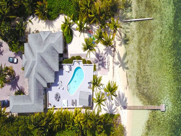 Grandacayman Luury Beachfront Vacation Villa
