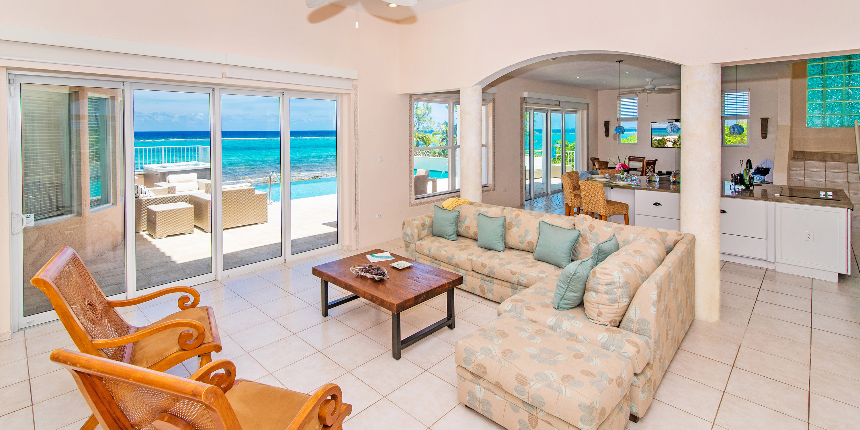 Grand Cayman Beachfront Villa, Sleeps up to 9