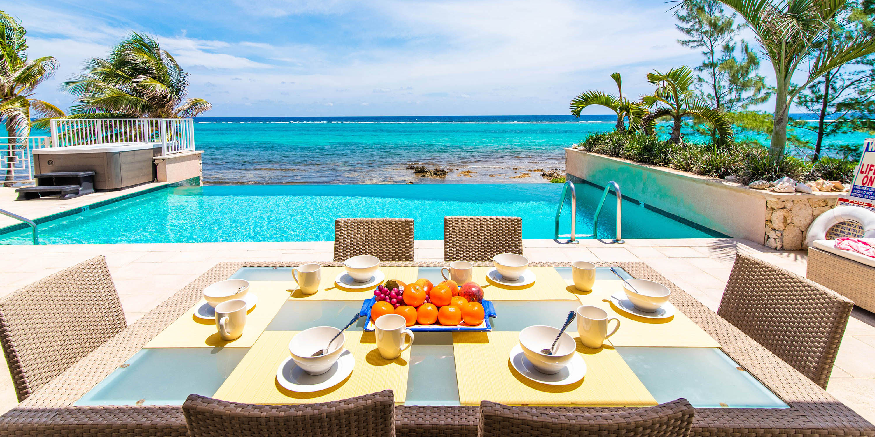 Grand Cayman Beachfront Villa, Sleeps up to 9