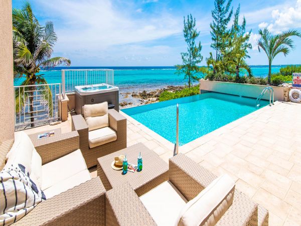 Grand Cayman Beachfront Villa, Sleeps up to 9