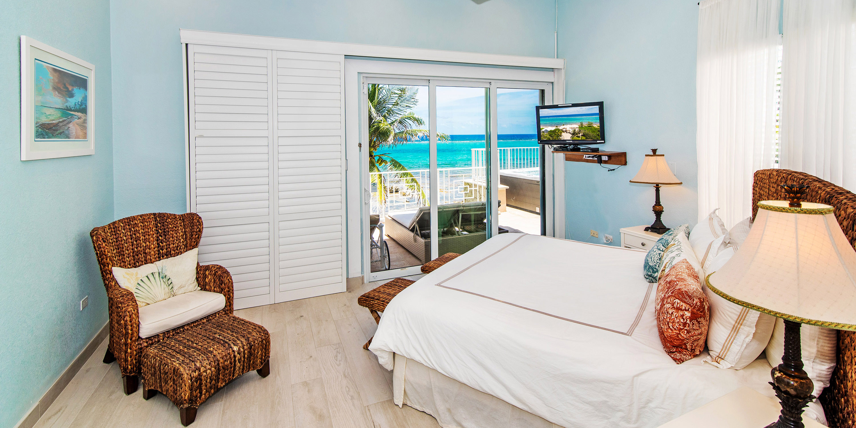 Grand Cayman Beachfront Villa, Sleeps up to 9