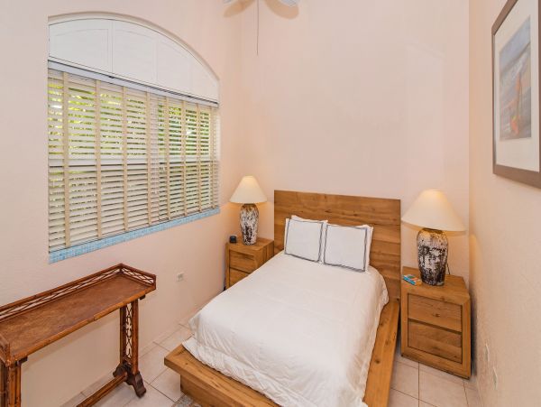 Grand Cayman Beachfront Villa, Sleeps up to 9