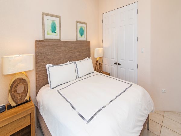 Grand Cayman Beachfront Villa, Sleeps up to 9