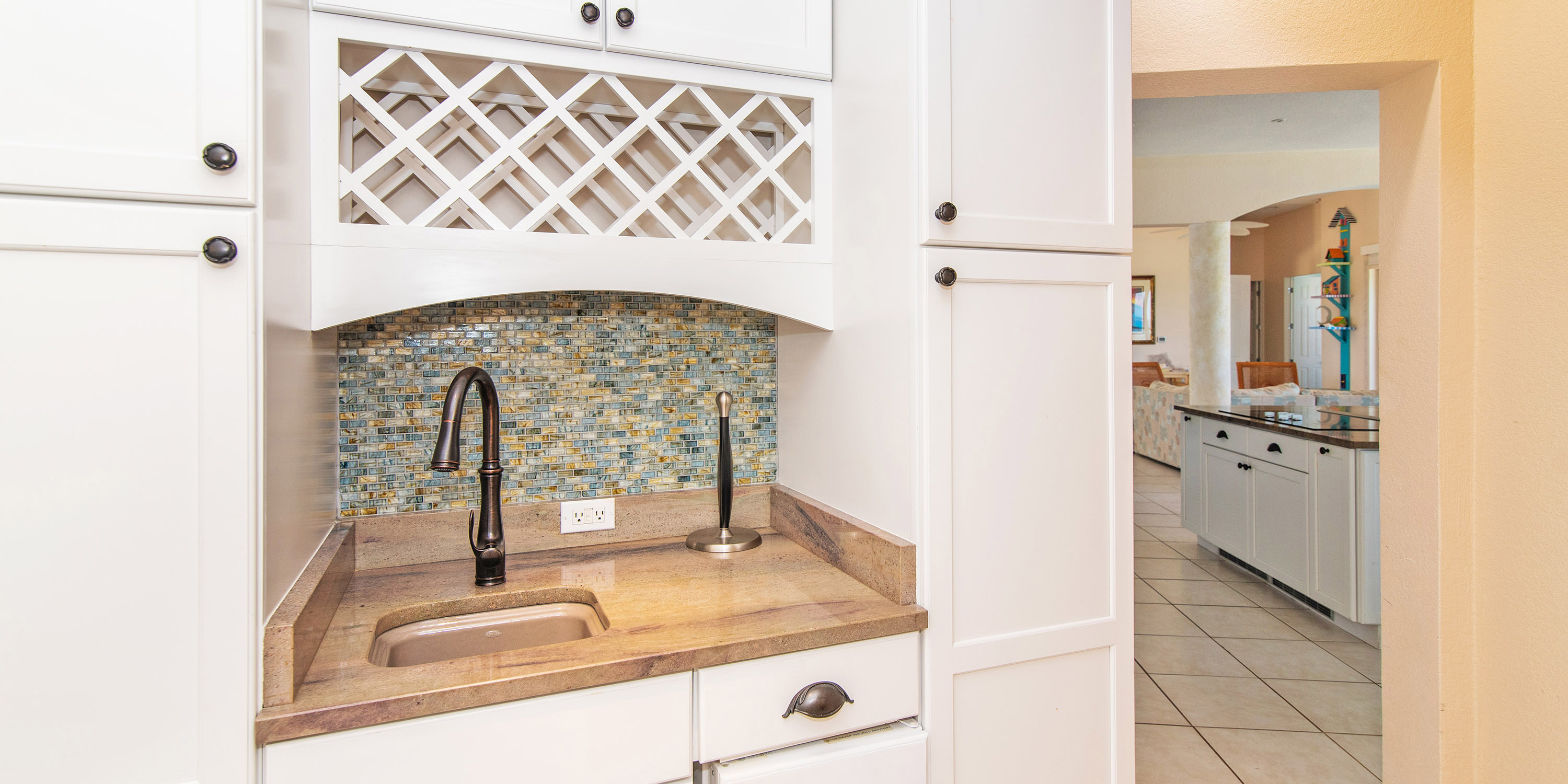 Grand Cayman Beachfront Villa, Sleeps up to 9