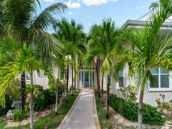 Cayman Island Vacation Home Four Bedroom Located On Beach