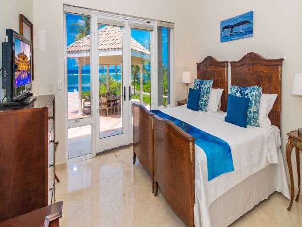 Stunning Luxury Beachfront Grand Cayman