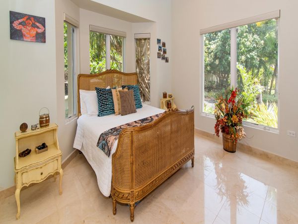 Stunning Luxury Beachfront Grand Cayman