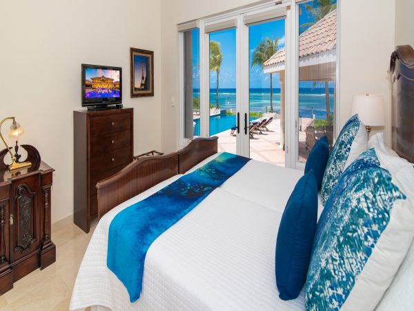 Stunning Luxury Beachfront Grand Cayman