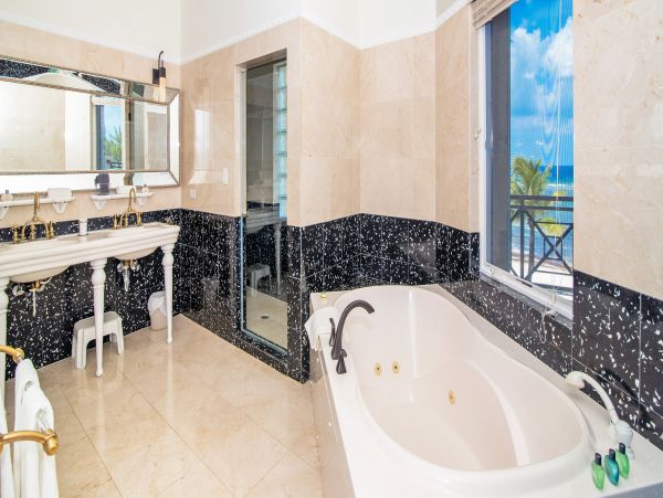 Stunning Luxury Beachfront Grand Cayman