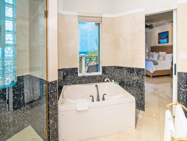 Stunning Luxury Beachfront Grand Cayman