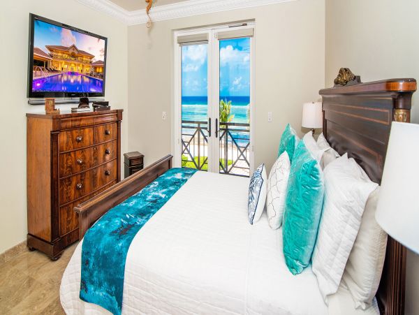 Stunning Luxury Beachfront Grand Cayman