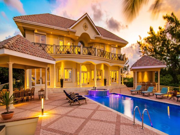 Stunning Luxury Beachfront Grand Cayman