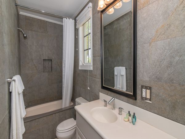 Luxury Cayman Islands Vacation Rentals - Oceanfront Villa Retreat
