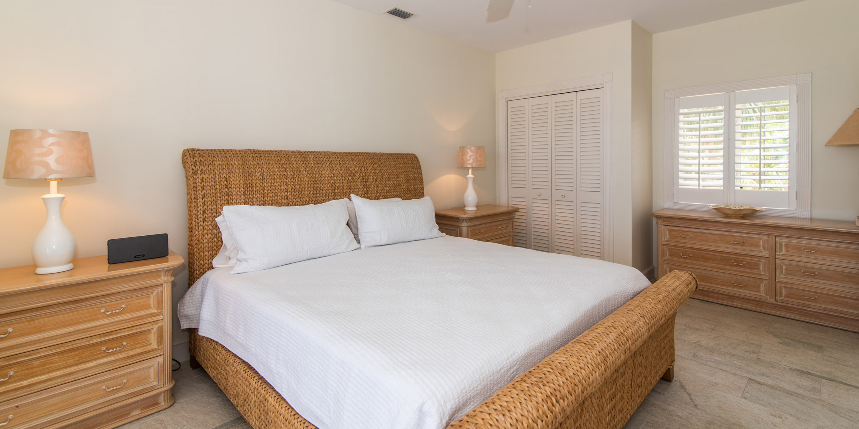 Luxury Cayman Islands Vacation Rentals - Oceanfront Villa Retreat