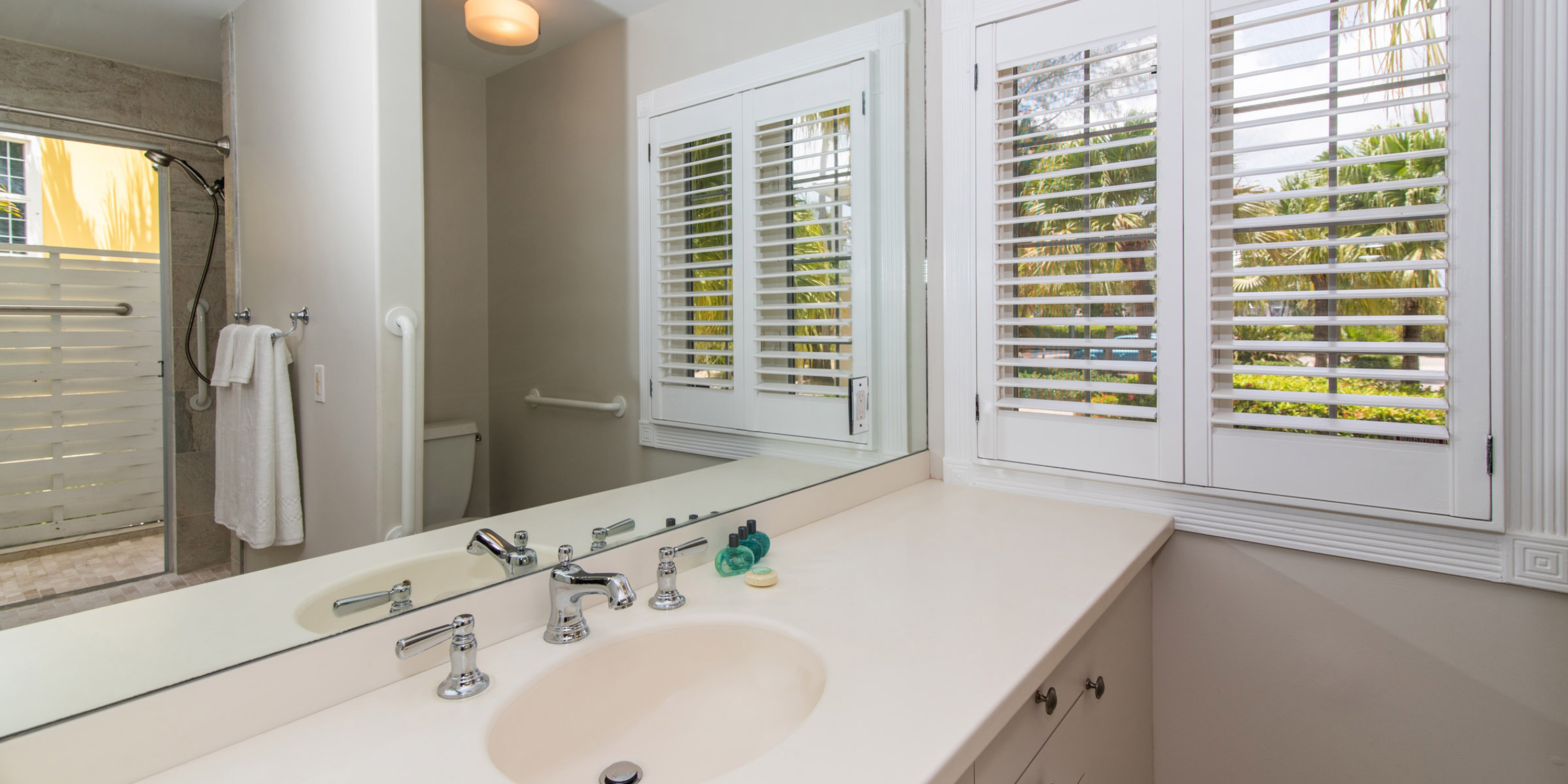 Luxury Cayman Islands Vacation Rentals - Oceanfront Villa Retreat