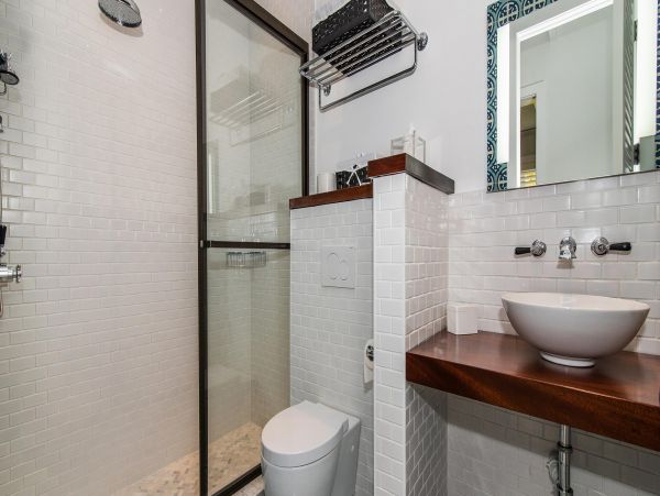 Main House & Separate Guest House Luxury